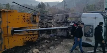 Mardin’de seyir halindeki otomobil alev aldı