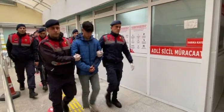 Arkadaşlarıyla alkol aldıktan rahatsızlandı, evinde hayatını kaybetti