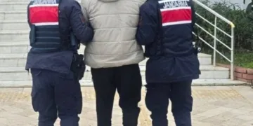 Arkadaşlarıyla alkol aldıktan rahatsızlandı, evinde hayatını kaybetti