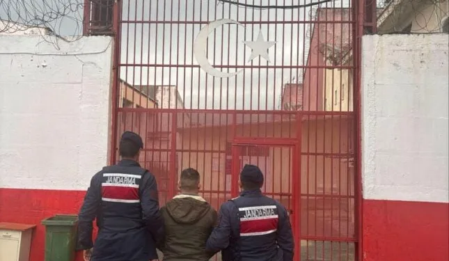 Harmankaya Tabiat Kanyonu’nun yolunu düşen kaya parçası jandarma tarafından kaldırıldı