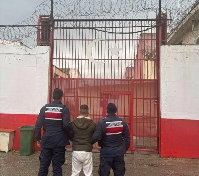 Harmankaya Tabiat Kanyonu’nun yolunu düşen kaya parçası jandarma tarafından kaldırıldı