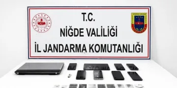 Harmankaya Tabiat Kanyonu’nun yolunu düşen kaya parçası jandarma tarafından kaldırıldı