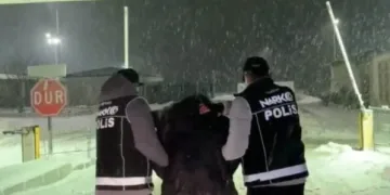 Harmankaya Tabiat Kanyonu’nun yolunu düşen kaya parçası jandarma tarafından kaldırıldı