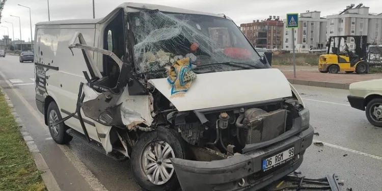 Harmankaya Tabiat Kanyonu’nun yolunu düşen kaya parçası jandarma tarafından kaldırıldı