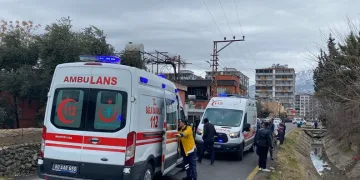 Harmankaya Tabiat Kanyonu’nun yolunu düşen kaya parçası jandarma tarafından kaldırıldı