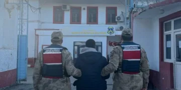 Harmankaya Tabiat Kanyonu’nun yolunu düşen kaya parçası jandarma tarafından kaldırıldı