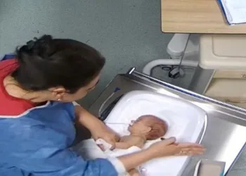 Kuvözde hemşire şiddeti Deniz’i engelli bıraktı