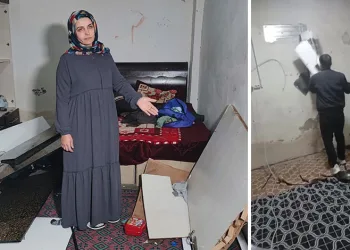 Kumluca’da hortum seraları parçaladı