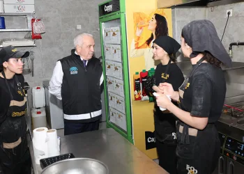Gediz taştı, köprü sular altında kaldı