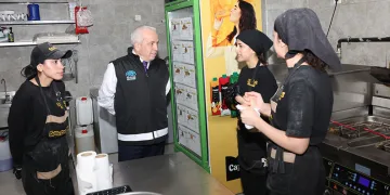 Gediz taştı, köprü sular altında kaldı