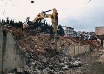 BATMAN’DA KURU SIKI TABANCAYLA KUYUMCU SOYGUNU: 1 KİLO ALTIN ÇALINDI