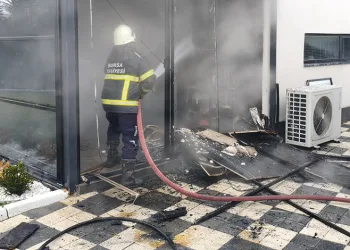 YUNANİSTAN’DA SEL SULARINA KAPANAN SÜRÜCÜ HAYATINI KAYBETTİ