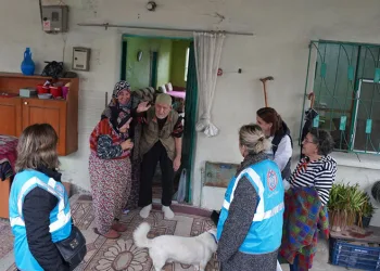 KASTAMONU’DA PİKAP İLE OTOMOBİL ÇARPIŞTI: ESKİ BELEDİYE BAŞKANI YARALANDI