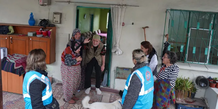 KASTAMONU’DA PİKAP İLE OTOMOBİL ÇARPIŞTI: ESKİ BELEDİYE BAŞKANI YARALANDI