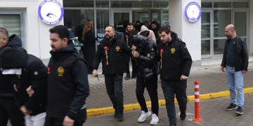 74 YAŞINDAKİ ADAM ÇÖP EVDE ÖLÜ BULUNDU ALZAYMIR HASTASI OLAN YAŞLI ADAMIN YAKLAŞIK 10 GÜN ÖNCE ÖLDÜĞÜ BELİRLENDİ