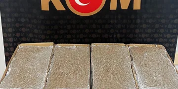 KUMLUCA’DA HORTUM SERALARI PARÇALADI