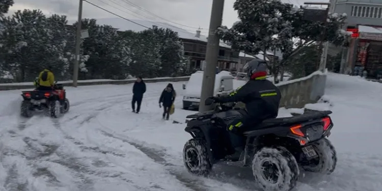 Bursa yeni yılın ilk günü işe ATV araçları ile gittiler