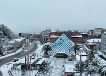 Bursa yeni yıla karla uyandı