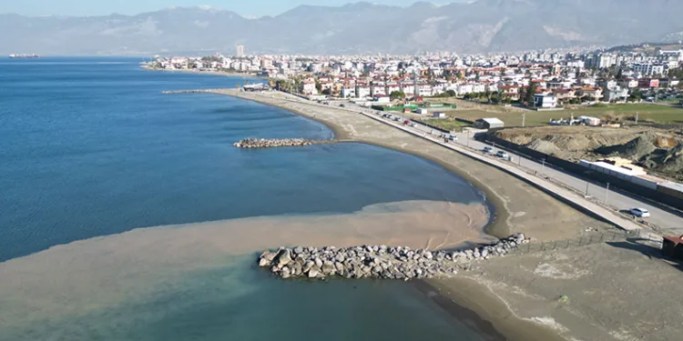 Deniz suyunda yaşanan çekilme vatandaşları tedirgin etti