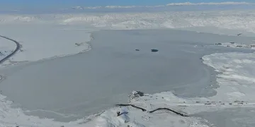 Tödürge Gölü tamamen dondu