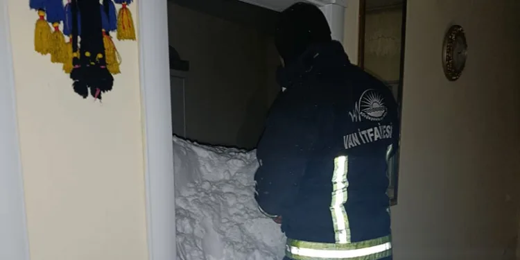Van’da mahalleye çığ düştü: 1 kişi kayıp, 22 ev boşaltıldı