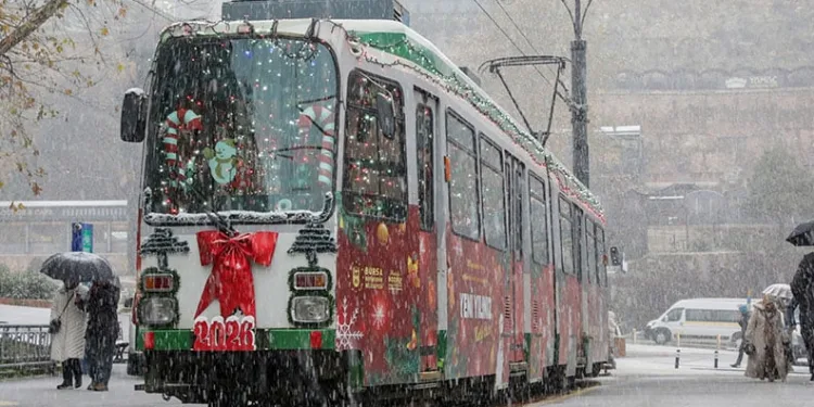 Bursa’da yeni yıl coşkusu nostaljik tramvayla yaşanıyor