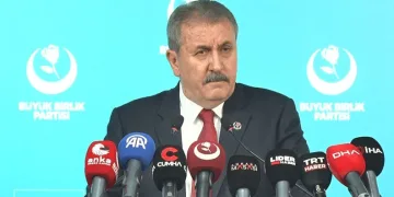 “Venezuela’daki operasyonun tek nedeni çökme sinyalleri veren ABD ekonomisine nefes aldırmak”