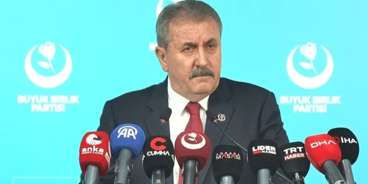 “Venezuela’daki operasyonun tek nedeni çökme sinyalleri veren ABD ekonomisine nefes aldırmak”