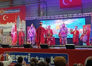 Bursa Mehter takımı Paris’te sahne aldı