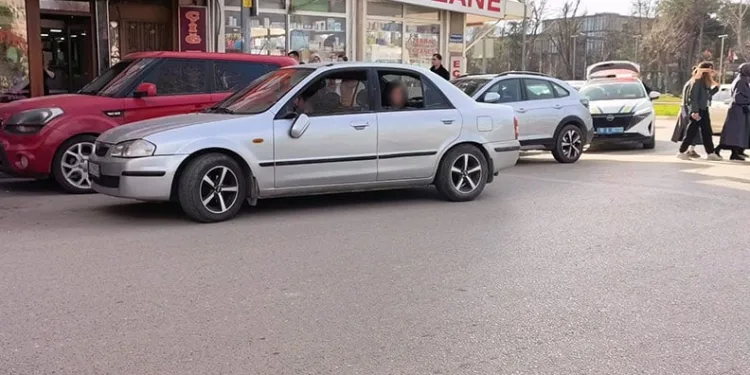 Bursa’da yaya geçidinden geçen 2 kadına otomobil çarptı