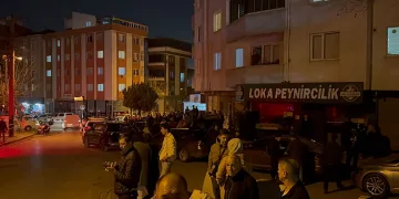 Gebze’de 5 katlı apartmanın girişi çöktü