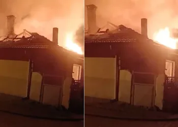 Bursa’da köy evi alevlere teslim oldu