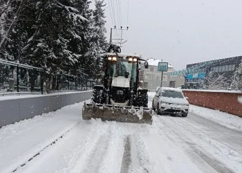 Nilüfer’de kar yağışına karşı kesintisiz mesai