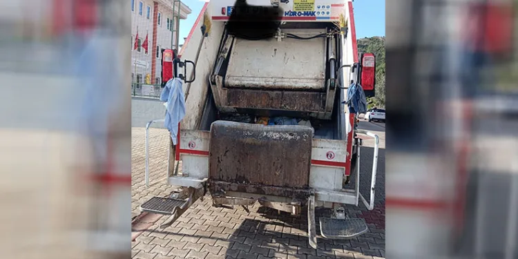 Marmaris’te Belediye çöp kamyonunun çarptığı kadın ağır yaralandı