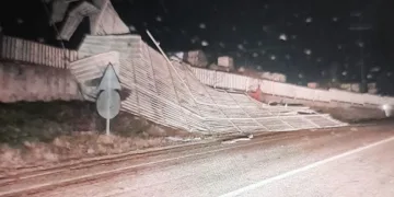 Bilecik’te fırtına fabrikanın çatısını uçurdu