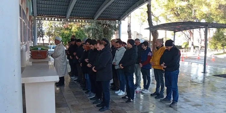 Fırtınada çatıdan düşen şehit kardeşi hayatını kaybetti