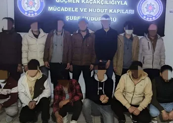 Bursa’da 13 düzensiz göçmen ve 4 organizatör yakalandı