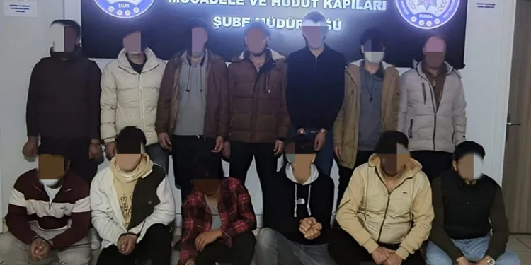 Bursa’da 13 düzensiz göçmen ve 4 organizatör yakalandı