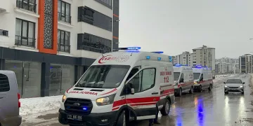 Sitede doğal gaz zehirlenmesi: 6 kişi hastaneye kaldırıldı