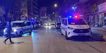 Burdur’da eğlence mekanında çıkan kavgada 2 kişi bıçaklandı