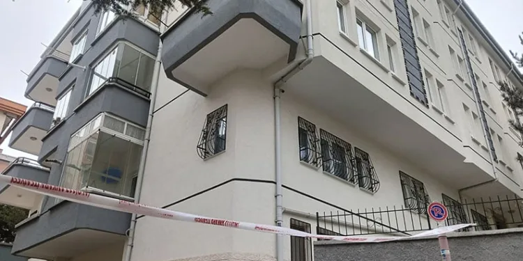Çankaya’da çökme oluşan apartmanda yaşayanlar tedbir amaçlı tahliye edildi