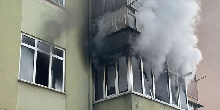 5 katlı apartmanda yangın paniği