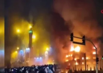 İran’da protestolar kontrolden çıktı: Cami ateşe verildi