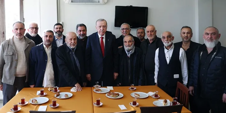 Cumhurbaşkanı Erdoğan spor kulübünü ziyaret etti
