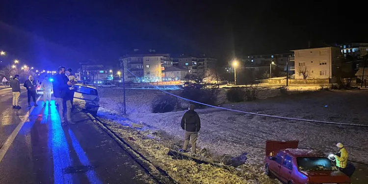 Isparta’da iki otomobil çarpıştı: 3 yaralı