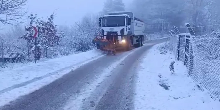 Bursa Büyükşehir’den kar mesaisi