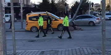 Direksiyon başında kalp krizi geçiren taksi şoförü hayatını kaybetti