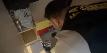 Gündüz vakti bir eve ateş açıldı