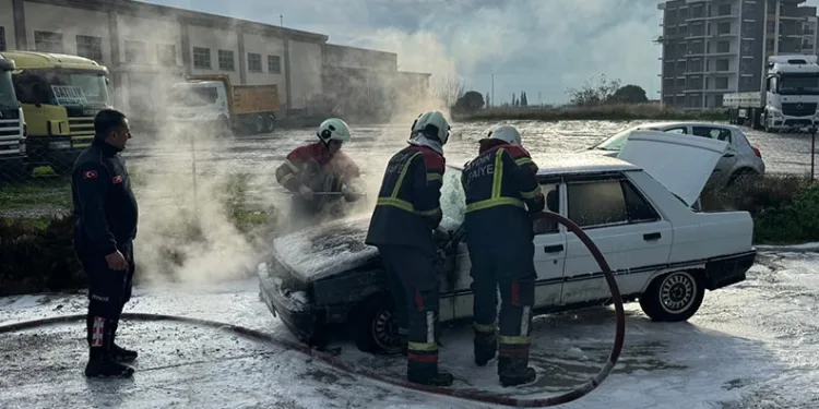 Söke’de otomobil alevlere teslim oldu