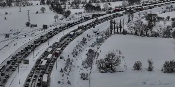 TEM Otoyolu’nun Bolu geçişinde trafik durdu